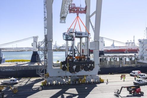 HGT Le Havre 14 hybrid straddle carriers 042026 (1).jpeg