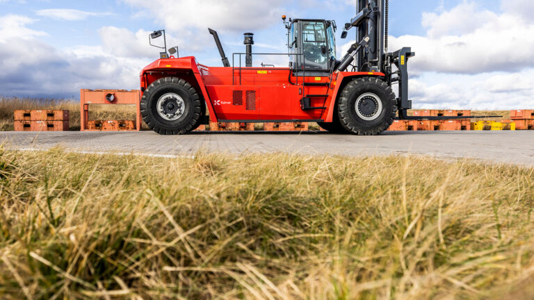 Heavy Forklift Trucks 18-54 ton