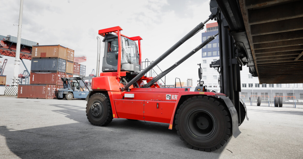 Kalmar’s empty container handler with a checker device delivers efficiency, speed and safety