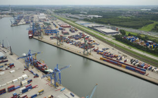 Milestone for cutting CO2: Kalmar’s 600th hybrid straddle carrier to be welcomed in Rotterdam